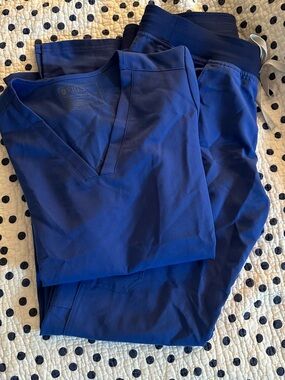 Figs Blue V-Neck Scrub Top and Pants Set- Casma/Kade Size M